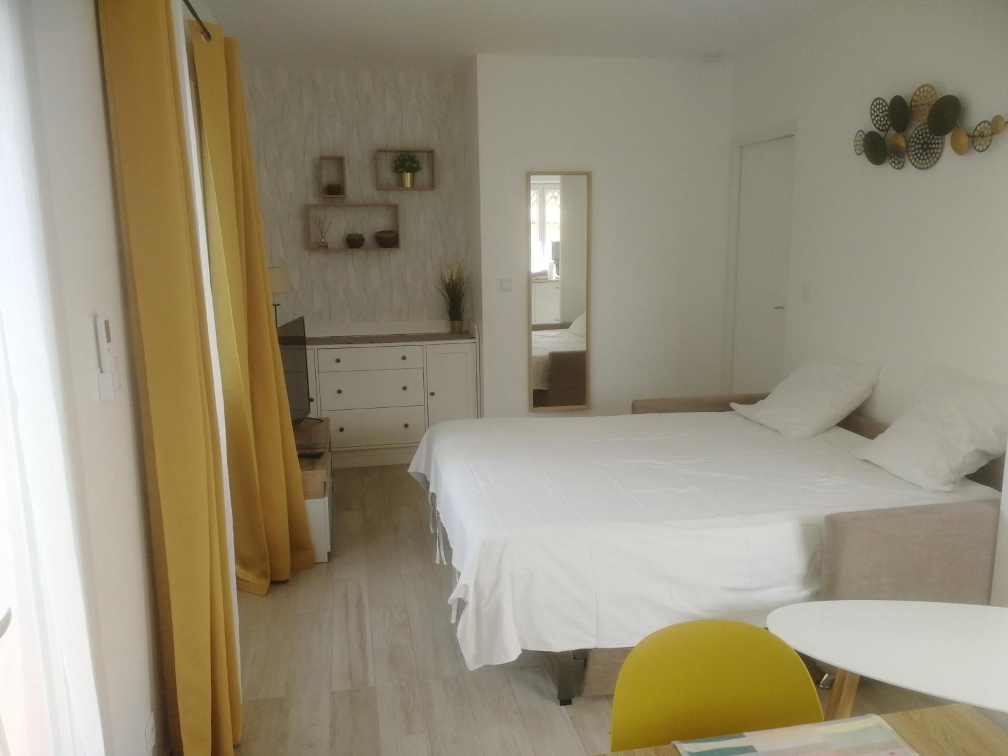 Le Beau Site By Beds83 Lägenhet Fréjus Exteriör bild